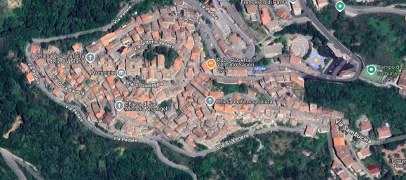 7 rooms Apartment in Luzzi, Italy No. 181456 3