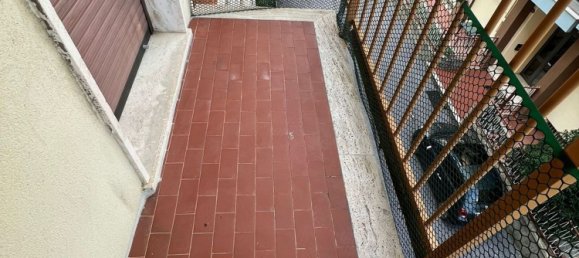 2-salle Appartement à Spotorno, Italy No. 12776 11