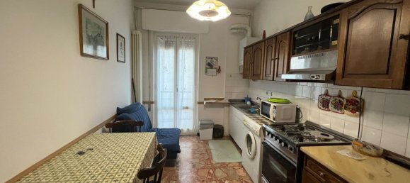 2-salle Appartement à Spotorno, Italy No. 12776 4