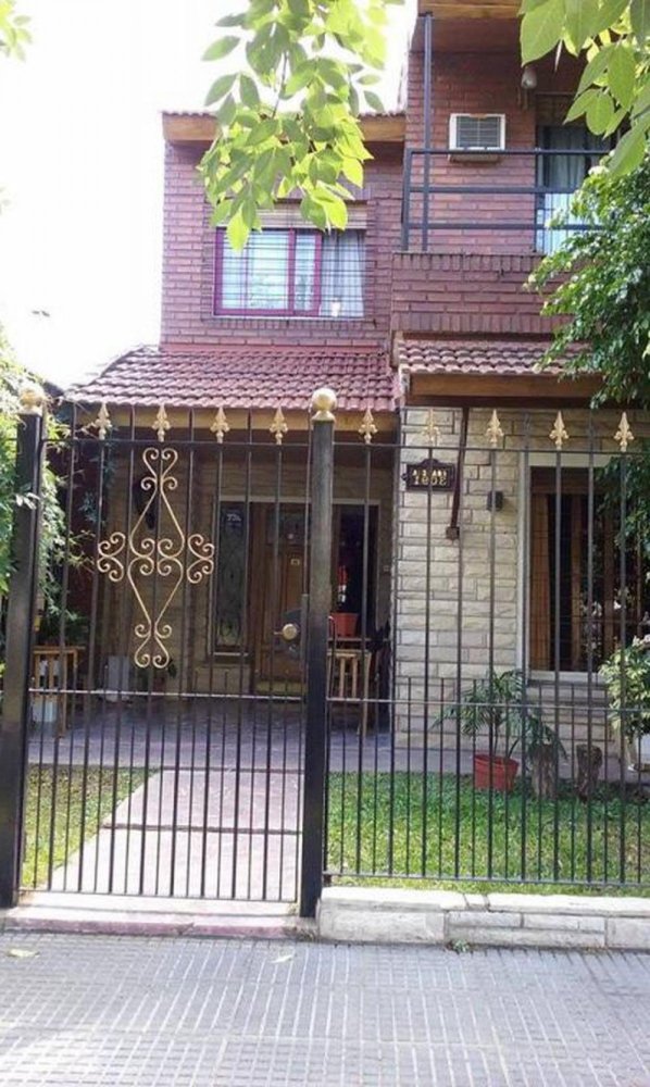 3 bedrooms House in Moron, Argentina No. 12553