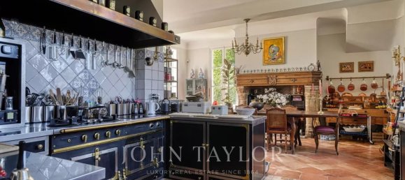 Замки и поместья с 7 спальнями в Шантийи, Франция № 293143 10