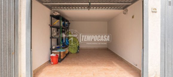 Garage in Sirmione, Italy No. 10922 2