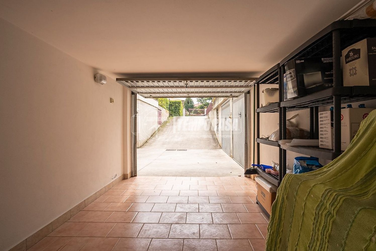  Garage in Sirmione, Italy No. 10922