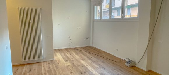 Квартира с 2 комнатами в Савона, Италия № 77465 5