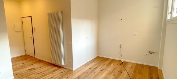 Квартира с 2 комнатами в Савона, Италия № 77465 4