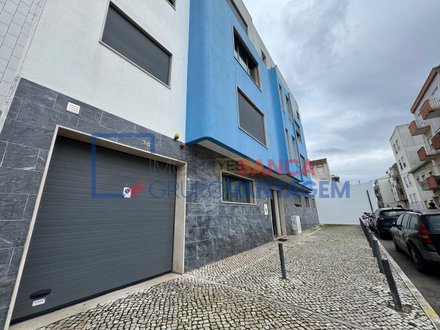 149m² Parking in Barreiro, Portugal No. 45773