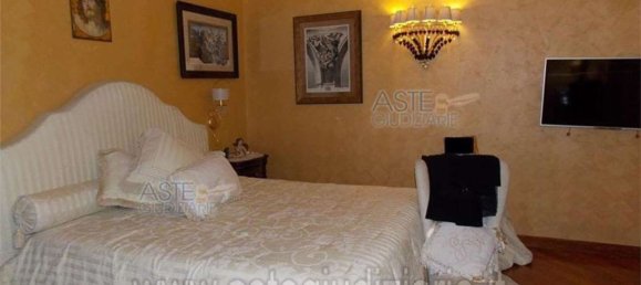 2 rooms Apartment in Portici, Italy No. 13974 12