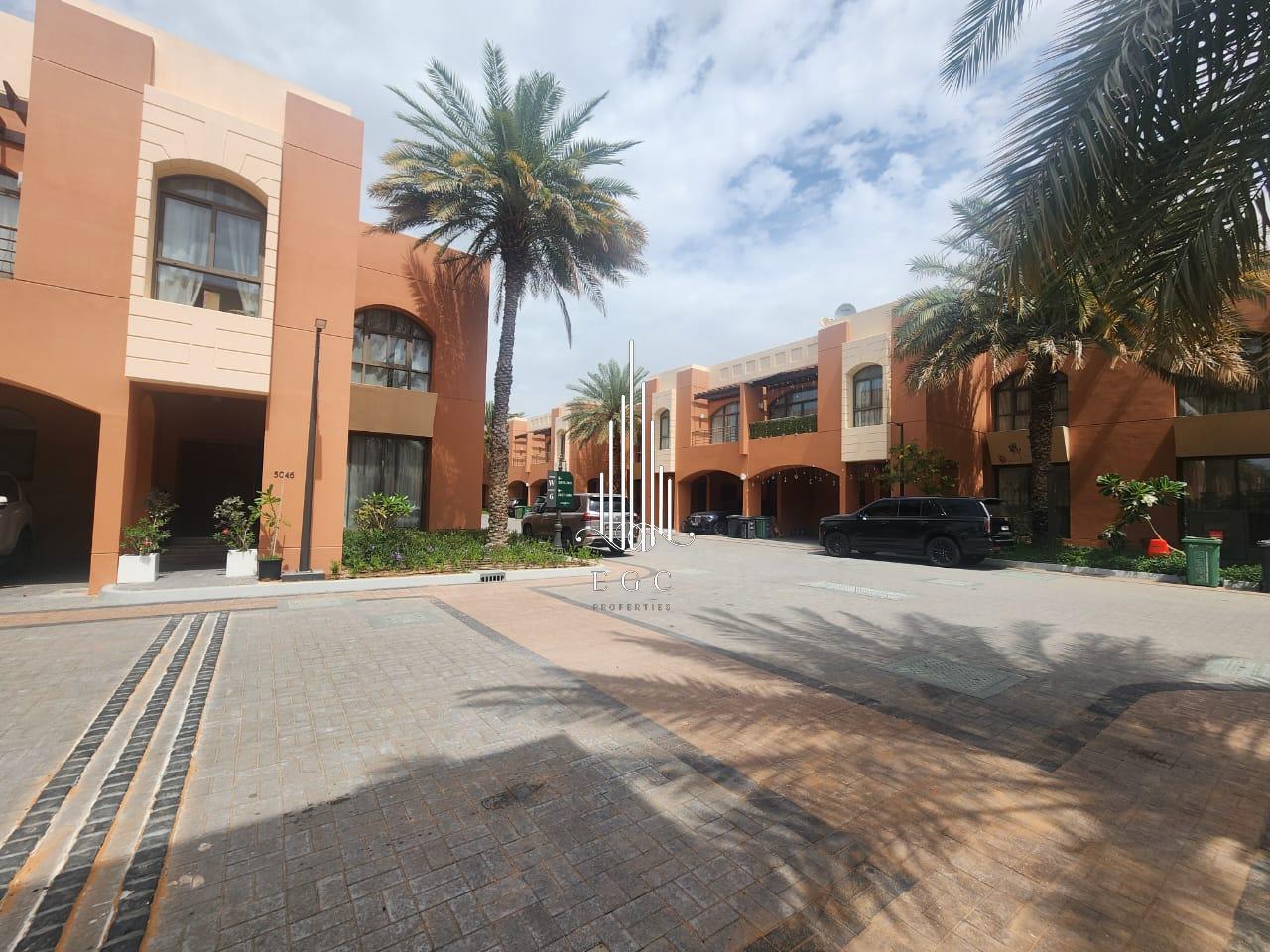 5 bedrooms Villa in Abu Dhabi Gate City, UAE No. 24893