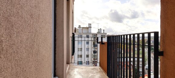 Estudio en Epinay-sur-Seine, France No. 169712 4