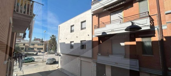 4-salle Appartement à San Severo, Italy No. 17173 7