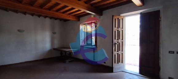 6 bedrooms Apartment in Capannori, Italy No. 340757 2