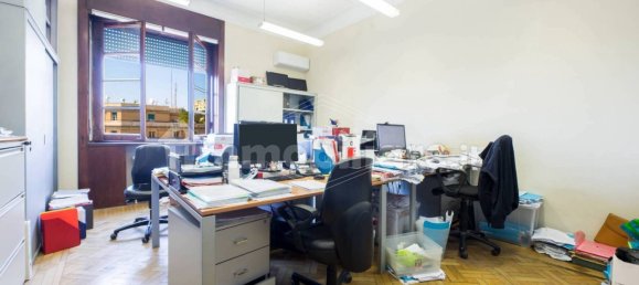 5-salle Bureau à Genoa, Italy No. 272128 14