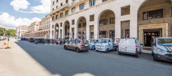 5-salle Bureau à Genoa, Italy No. 272128 2