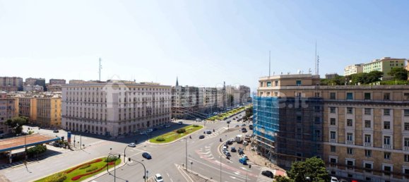 5-salle Bureau à Genoa, Italy No. 272128 8