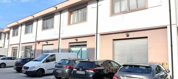 Bureau à Civitanova Marche, Italy 350m² No. 326613 18