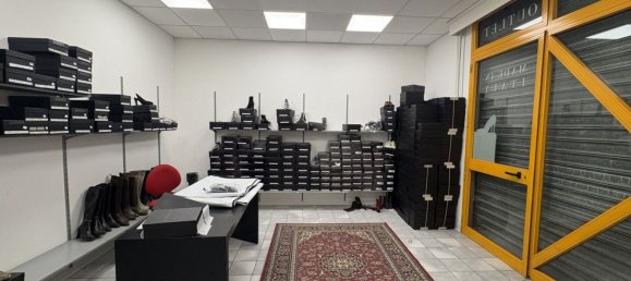 Bureau à Civitanova Marche, Italy 350m² No. 326613 15