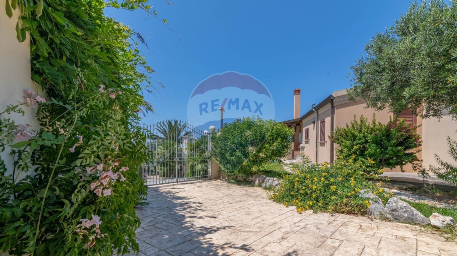 5 bedrooms Villa in Alcamo, Italy No. 352153