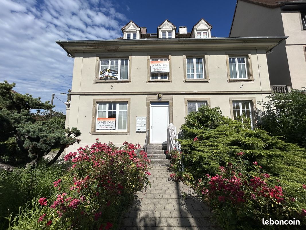 Bâtiment à Cernay, France 310m² No. 248852