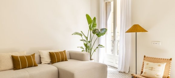 2 bedrooms Apartment in Ciutat Vella, Spain No. 135589 2