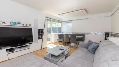 Apartamento de 4 habitaciónes en Schwechat, Austria No. 134415