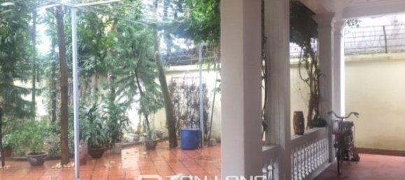 Villa de 3 dormitorios en Tay Ho, Vietnam No. 1948 2