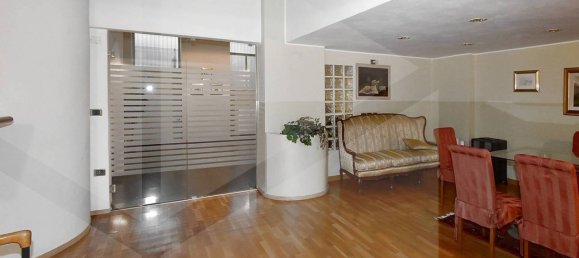 Офис с 8 комнатами в Милан, Италия № 242076 4