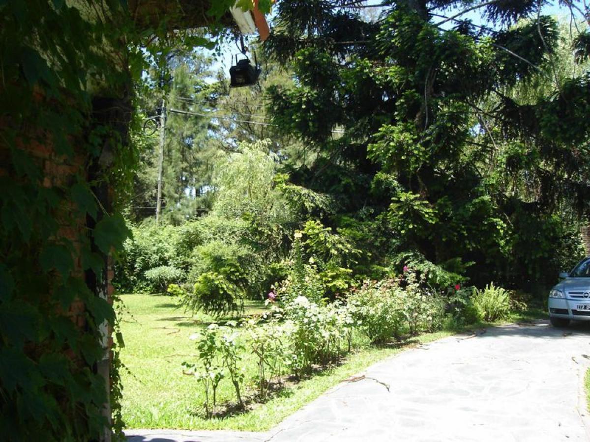 Casa de 3 dormitorios en Ituzaingó, Argentina No. 62283