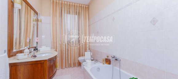 4 rooms Villa in Noviglio, Italy No. 139766 5