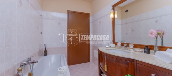 4 rooms Villa in Noviglio, Italy No. 139766 6