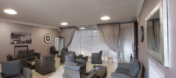  عقار تجاري في Arezzo, Italy 220متر مربع رقم 207094 22