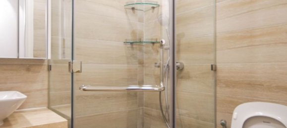 2 rooms Office in District 1, Vietnam No. 17558 10