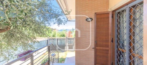 5 bedrooms Villa in Rome, Italy No. 334385 3