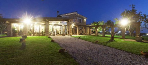 6 bedrooms Villa in Pitigliano, Italy No. 448 5