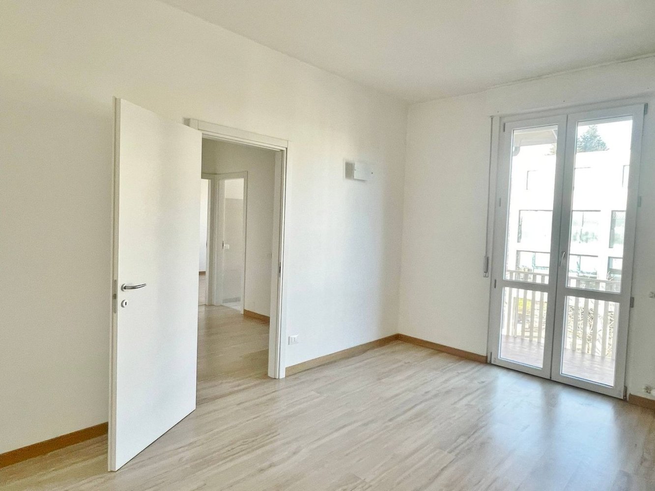 Apartamento de 2 dormitorios en Merate, Italy No. 336430
