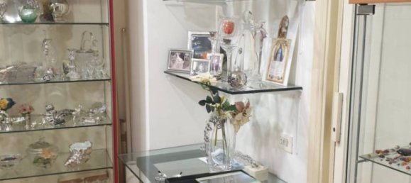 2-salle Propriété commerciale à Rome, Italy No. 299875 4