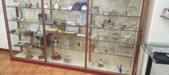 2-salle Propriété commerciale à Rome, Italy No. 299875 5