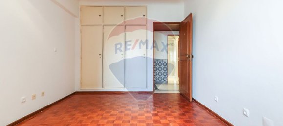 3 bedrooms Apartment in Lisbon, Portugal No. 81613 11