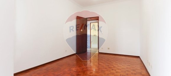 3 bedrooms Apartment in Lisbon, Portugal No. 81613 9