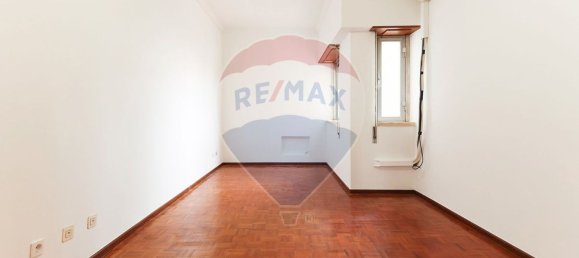 3 bedrooms Apartment in Lisbon, Portugal No. 81613 8