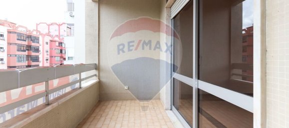 3 bedrooms Apartment in Lisbon, Portugal No. 81613 27