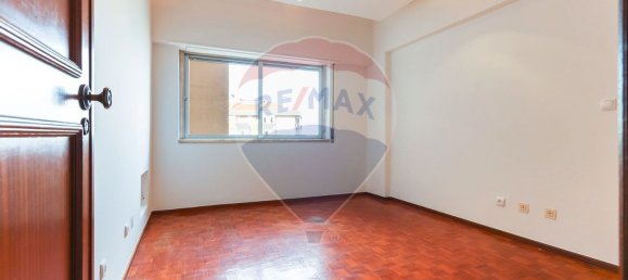 3 bedrooms Apartment in Lisbon, Portugal No. 81613 10