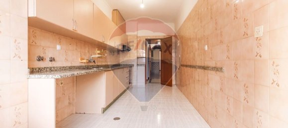 3 bedrooms Apartment in Lisbon, Portugal No. 81613 21