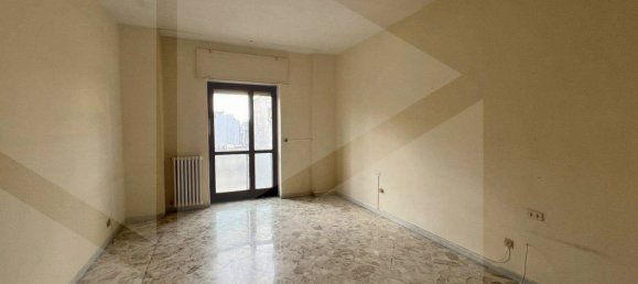 3غرفة شقة في Bari, Italy رقم 34273 35