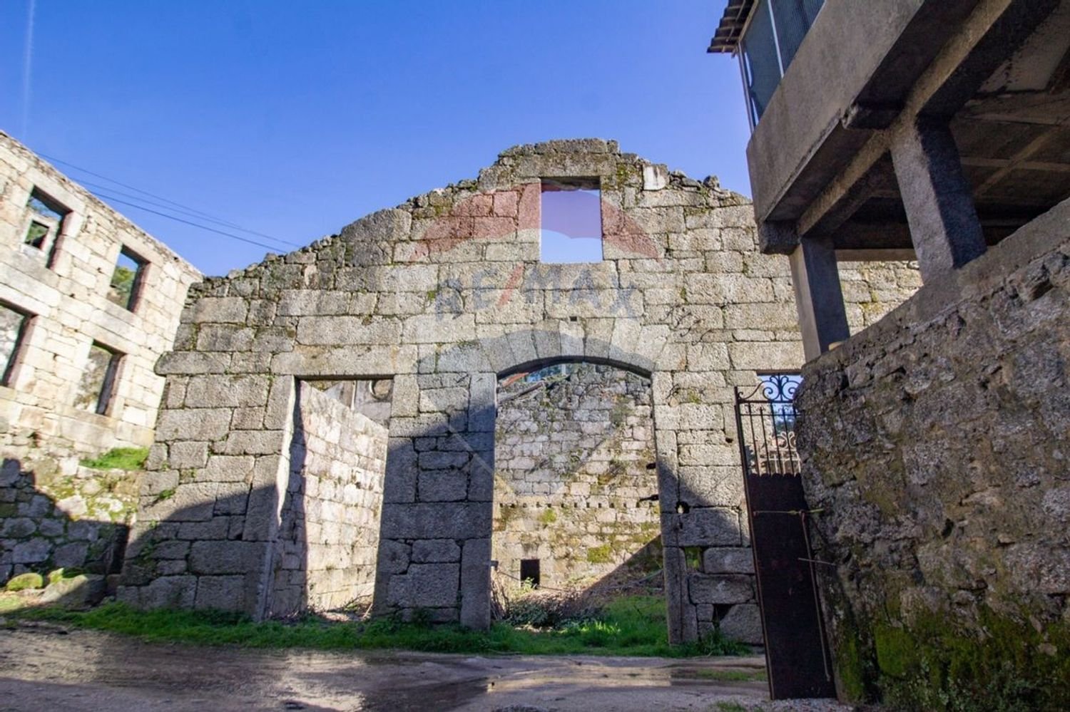 230m² Warehouse in Covilha, Portugal No. 68040