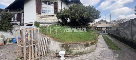 3 bedrooms Villa in Fino Mornasco, Italy No. 8496 7