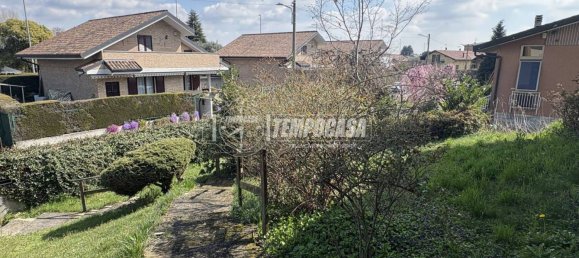 3 bedrooms Villa in Fino Mornasco, Italy No. 8496 6