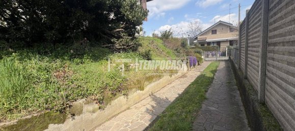 3 bedrooms Villa in Fino Mornasco, Italy No. 8496 10