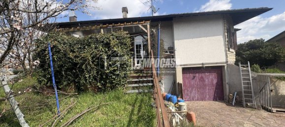 3 bedrooms Villa in Fino Mornasco, Italy No. 8496 9