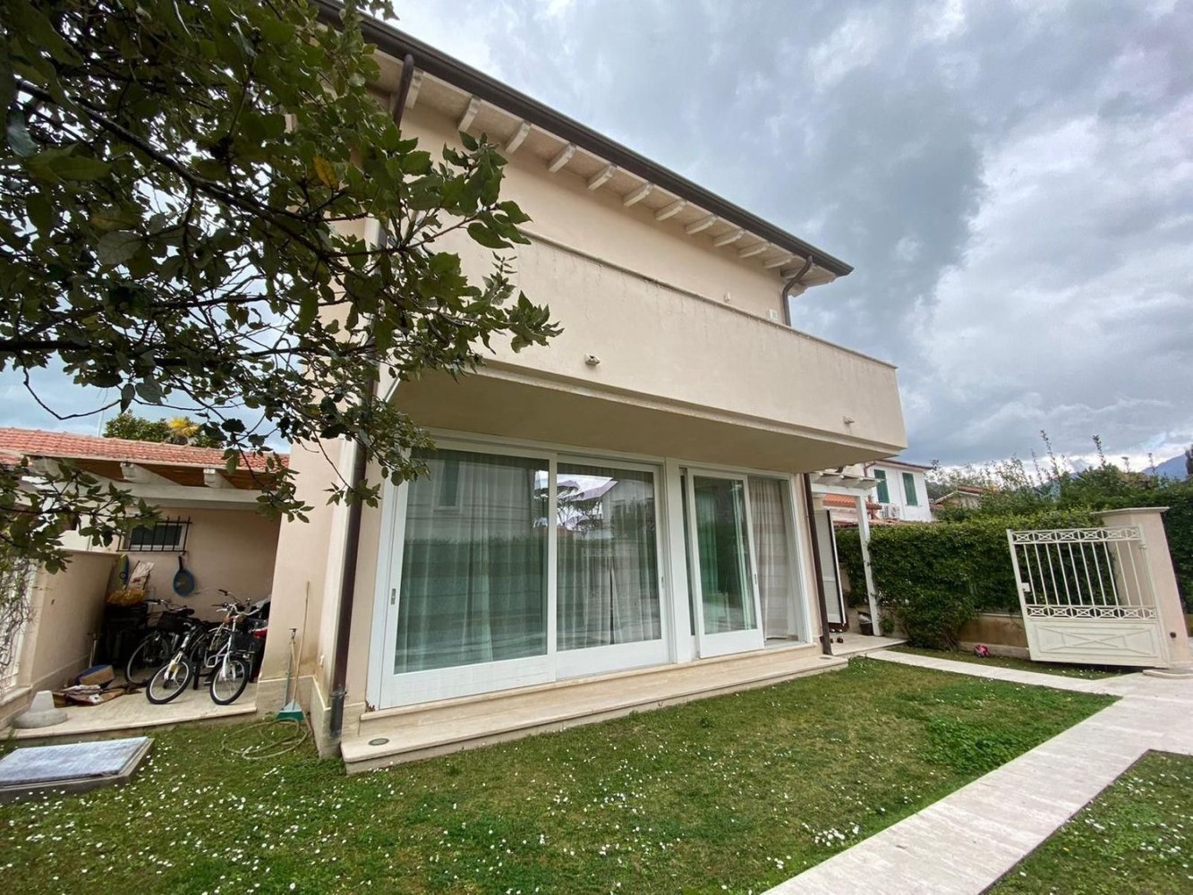 4 rooms Villa in Forte dei Marmi, Italy No. 76906