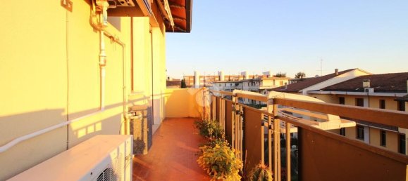 Квартира с 5 комнатами в Прато, Италия № 167108 9